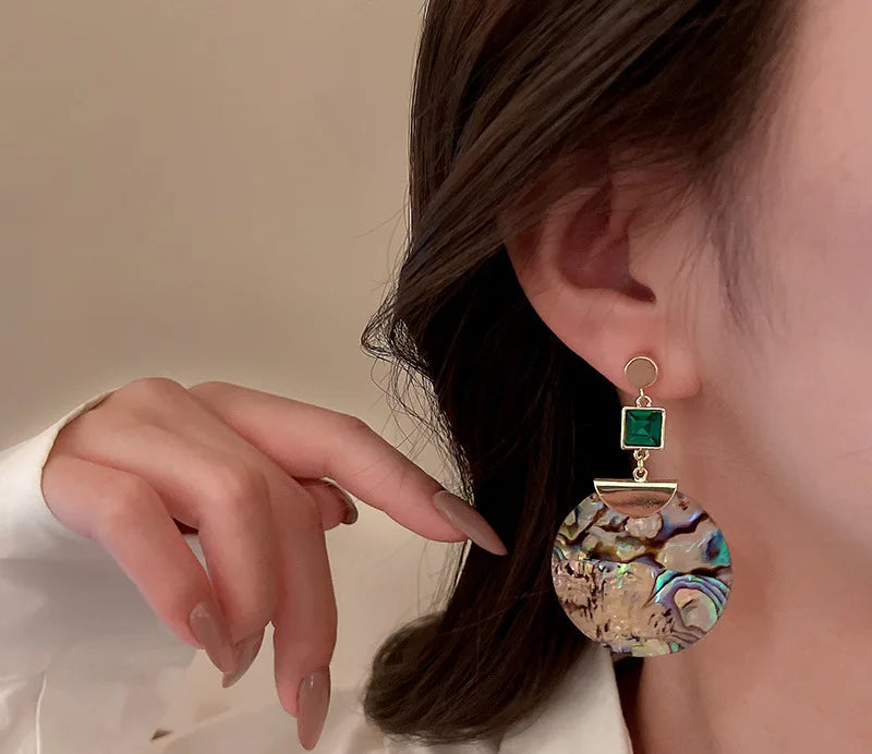 Emerald Shell Round Earrings