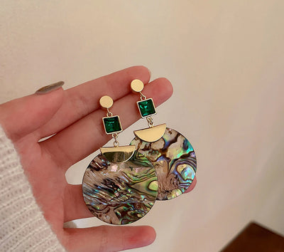 Emerald Shell Round Earrings
