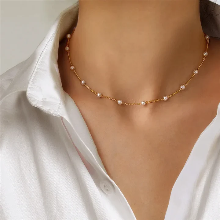 Elegant Necklace with a delicate Pearl